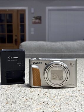 Canon Silver Compact Digital Camera with Brown Grip - SX740 HS Style
